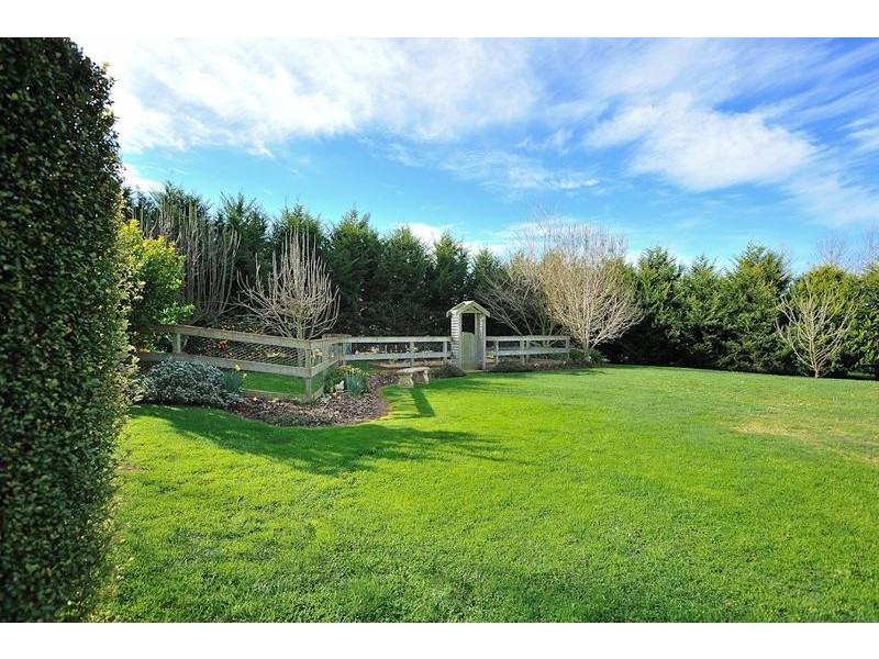 8 Robin Hood Way, Drouin VIC 3818