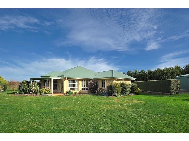 8 Robin Hood Way, Drouin VIC 3818