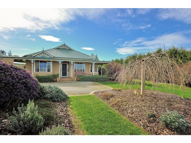 8 Robin Hood Way, Drouin VIC 3818