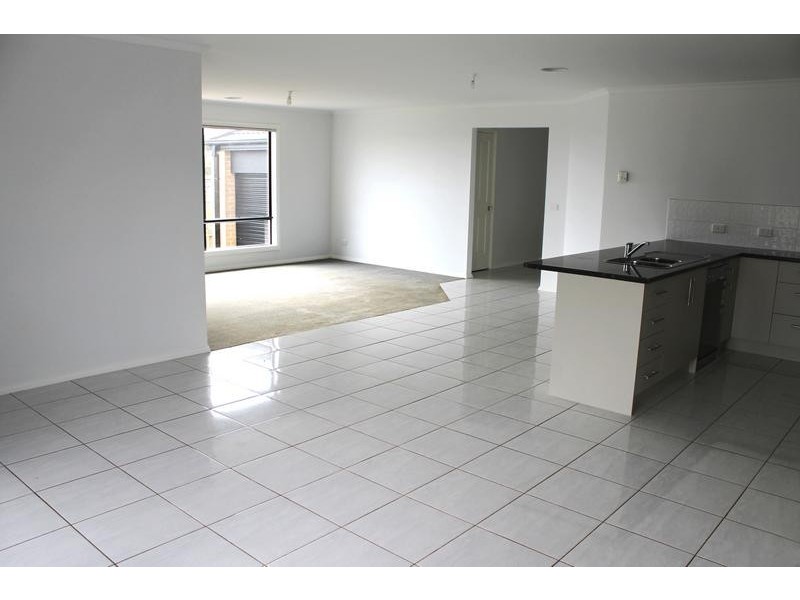 13 Claudia Crescent, Drouin VIC 3818