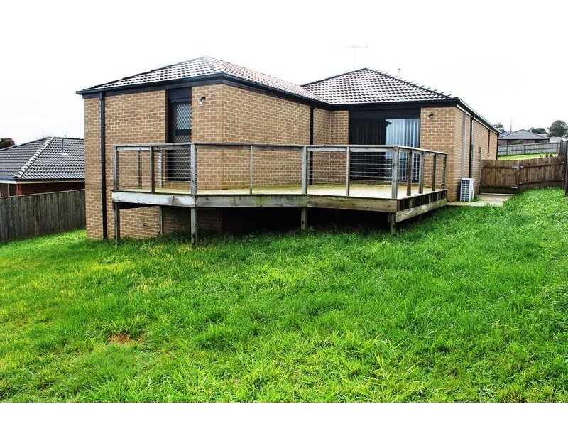 13 Claudia Crescent, Drouin VIC 3818