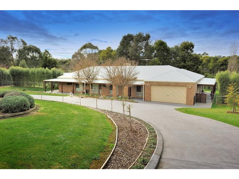 9 Millennium Court, Drouin VIC 3818