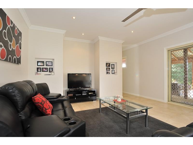 9 Millennium Court, Drouin VIC 3818