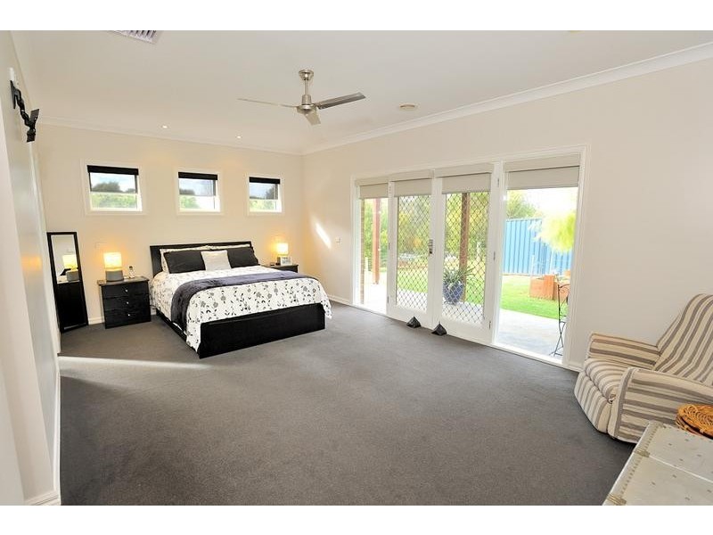9 Millennium Court, Drouin VIC 3818