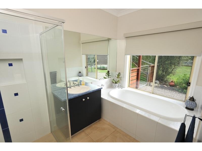 9 Millennium Court, Drouin VIC 3818