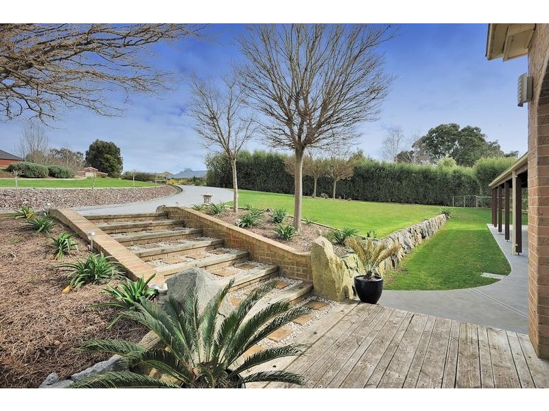 9 Millennium Court, Drouin VIC 3818
