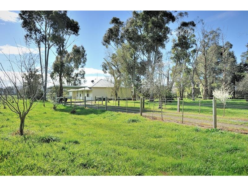 70 Mount Road, Longwarry North VIC 3816