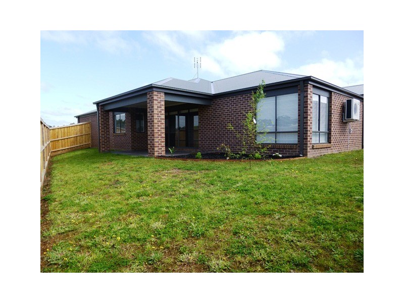 2 Skipton Street, Drouin VIC 3818