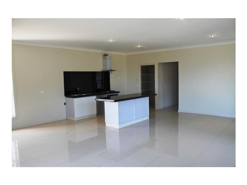 4 Buritta Court, Drouin VIC 3818