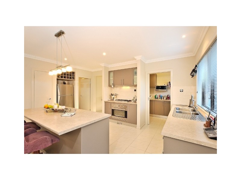 24 Rivendale Crescent, Drouin VIC 3818