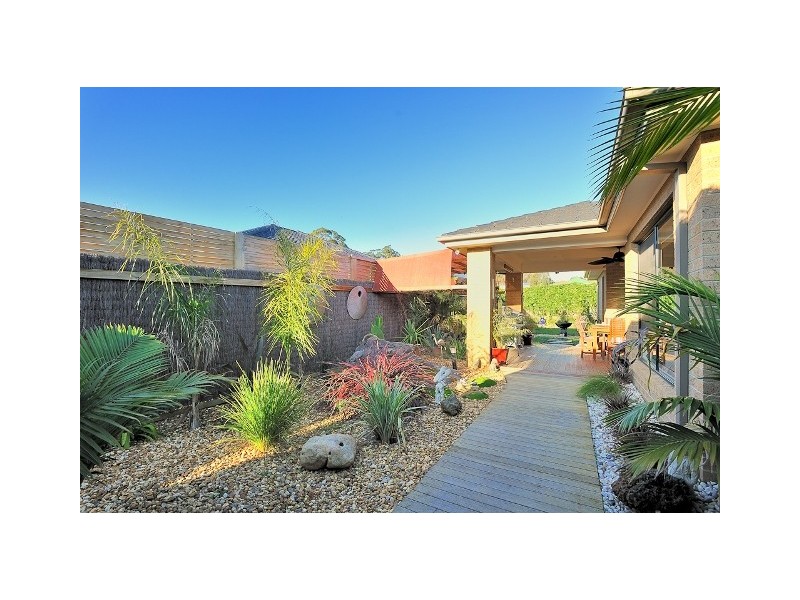 24 Rivendale Crescent, Drouin VIC 3818