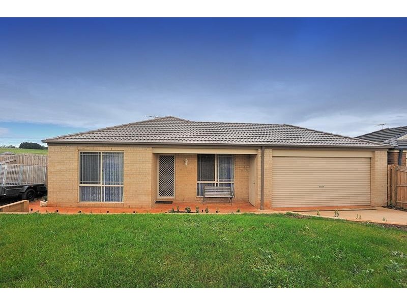 9 Eden Place, Drouin VIC 3818