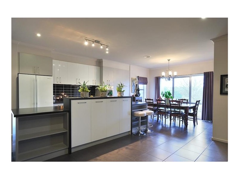 14 Settlers Rise, Drouin VIC 3818