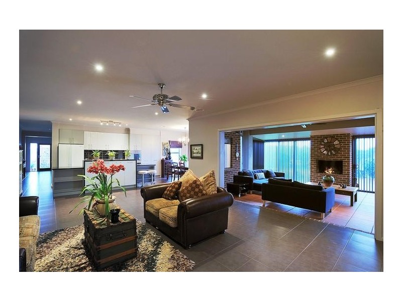 14 Settlers Rise, Drouin VIC 3818