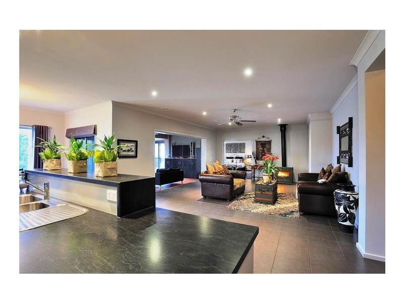 14 Settlers Rise, Drouin VIC 3818