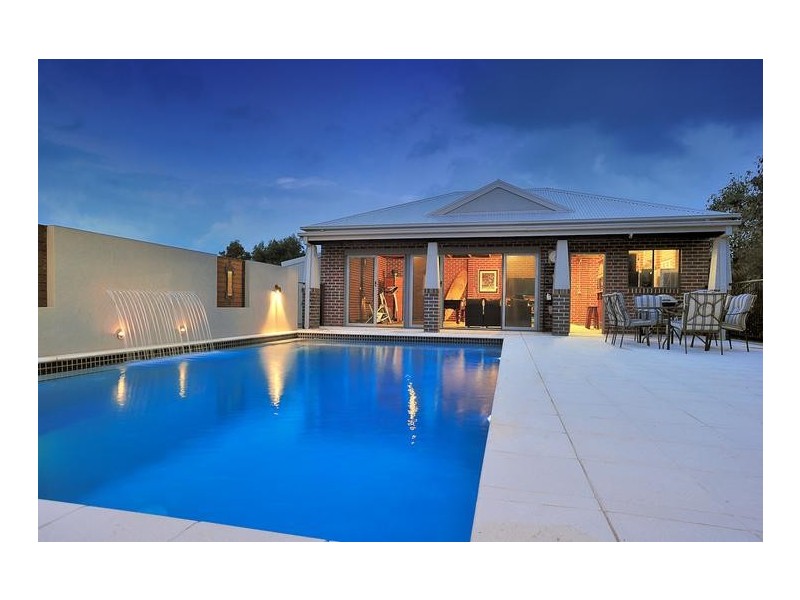 14 Settlers Rise, Drouin VIC 3818