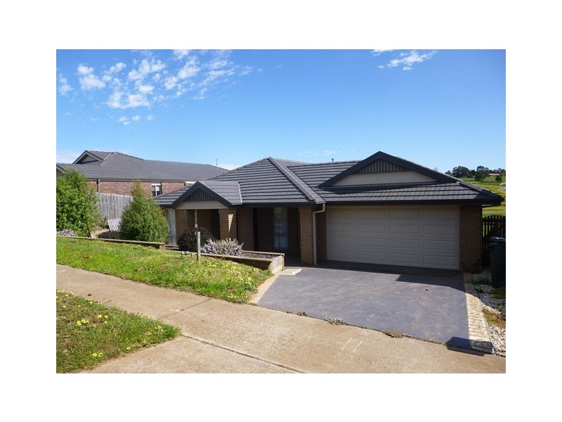 55 Walker Drive, Drouin VIC 3818