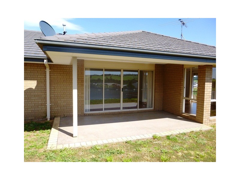 55 Walker Drive, Drouin VIC 3818