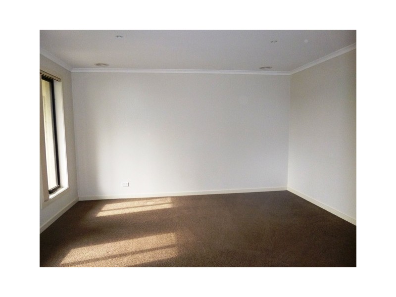 10 Rivendale Crescent, Drouin VIC 3818