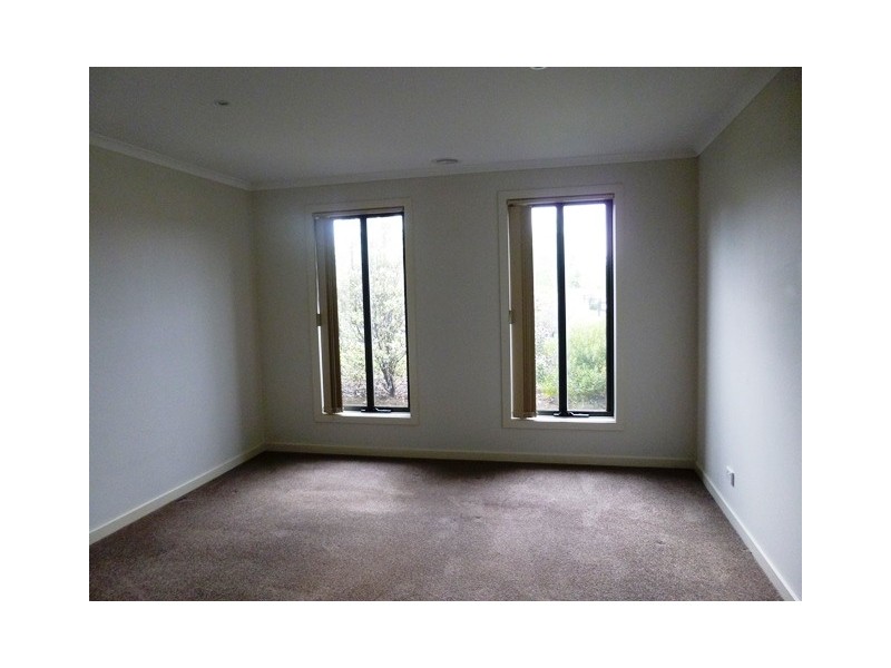 10 Rivendale Crescent, Drouin VIC 3818