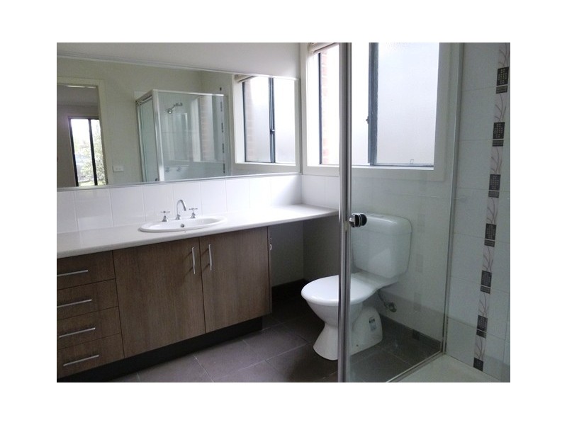 10 Rivendale Crescent, Drouin VIC 3818