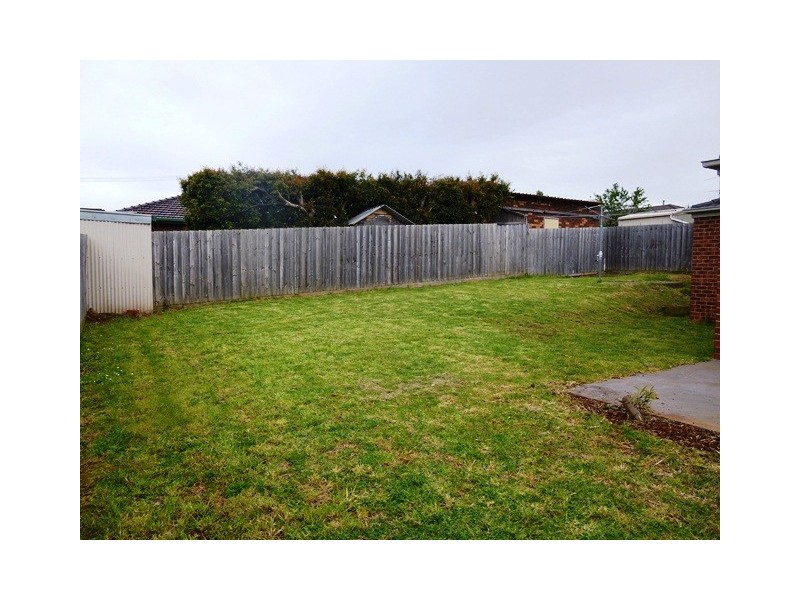 10 Rivendale Crescent, Drouin VIC 3818