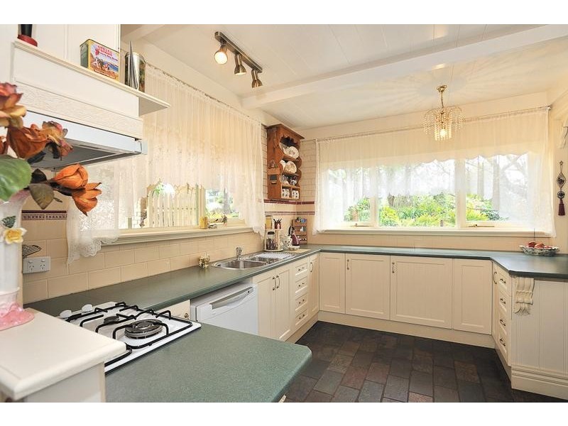 83 Binbeal Road, Drouin VIC 3818