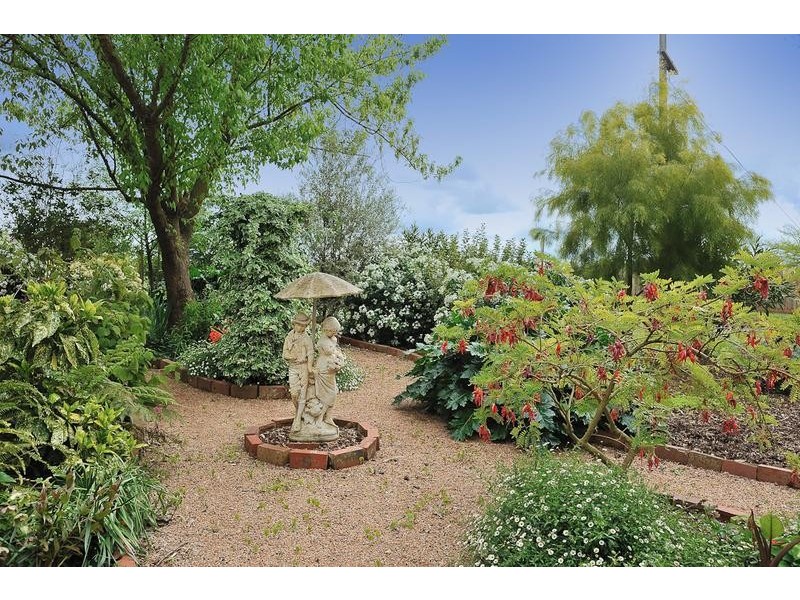 83 Binbeal Road, Drouin VIC 3818