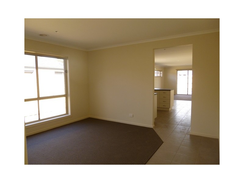 22 Shakespeare Court, Drouin VIC 3818