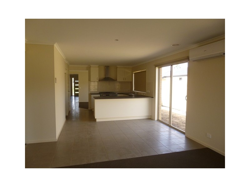 22 Shakespeare Court, Drouin VIC 3818