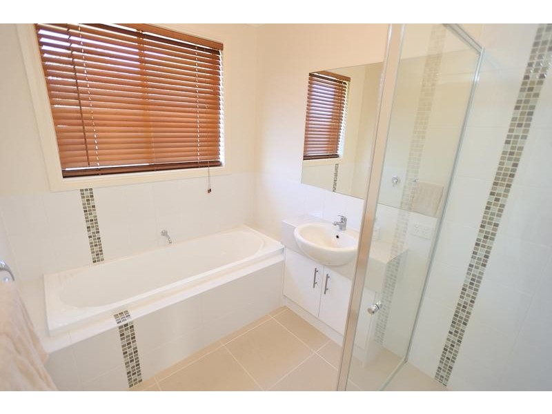 17 Boanyoo Street via Toorongo Street, Drouin VIC 3818
