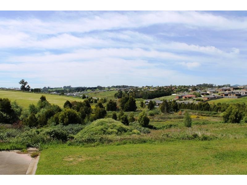 17 Boanyoo Street via Toorongo Street, Drouin VIC 3818
