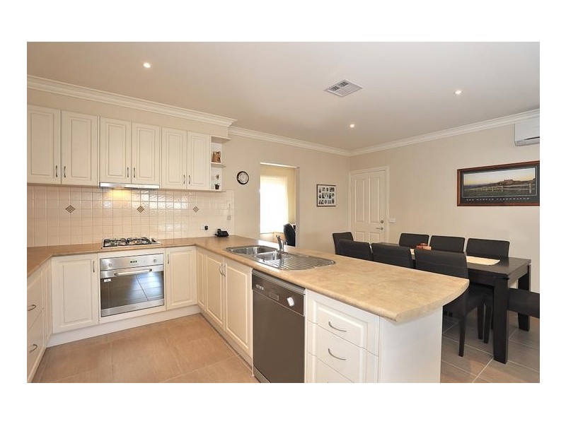 17/13 Wood Street, Drouin VIC 3818