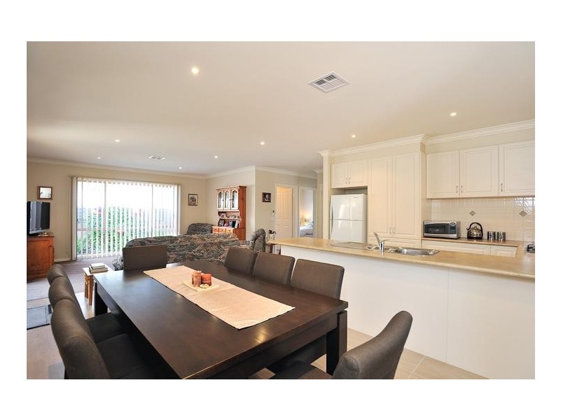 17/13 Wood Street, Drouin VIC 3818