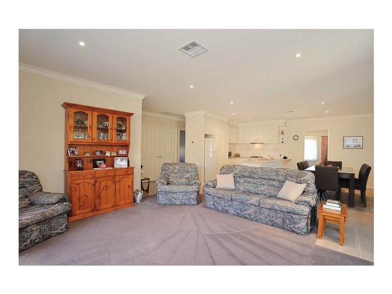 17/13 Wood Street, Drouin VIC 3818