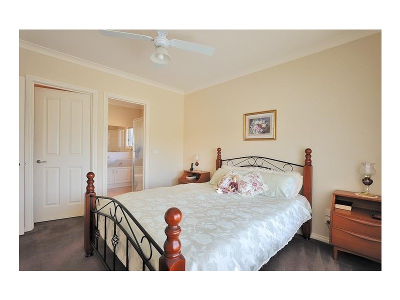 17/13 Wood Street, Drouin VIC 3818