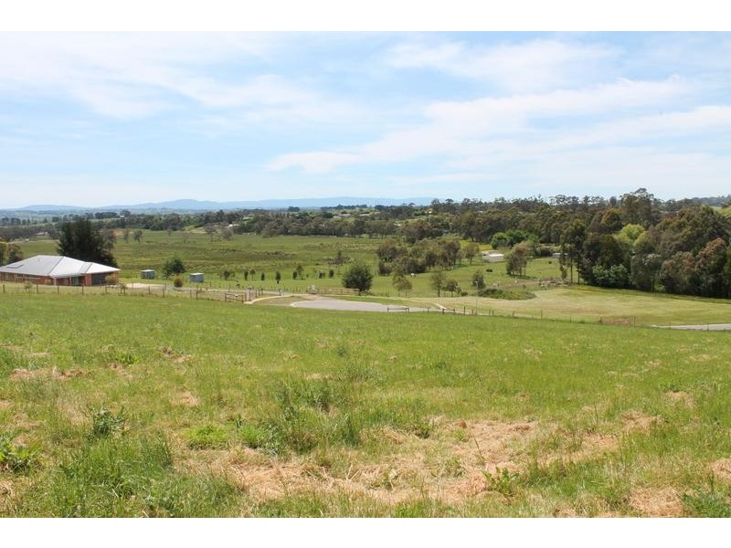 3 Southfork Court (Via Quentin Court), Drouin VIC 3818