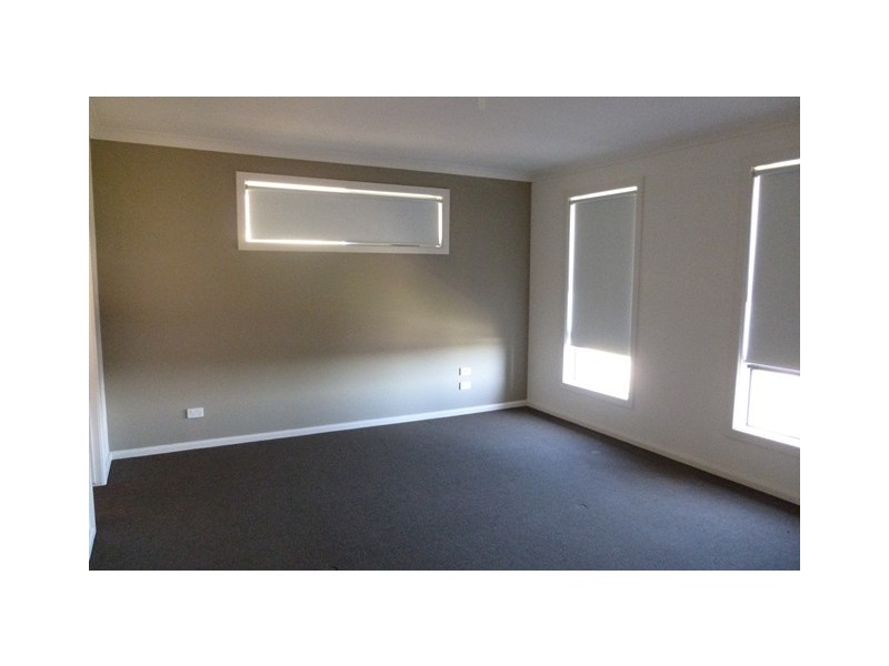 28 Sutherland Way, Drouin VIC 3818