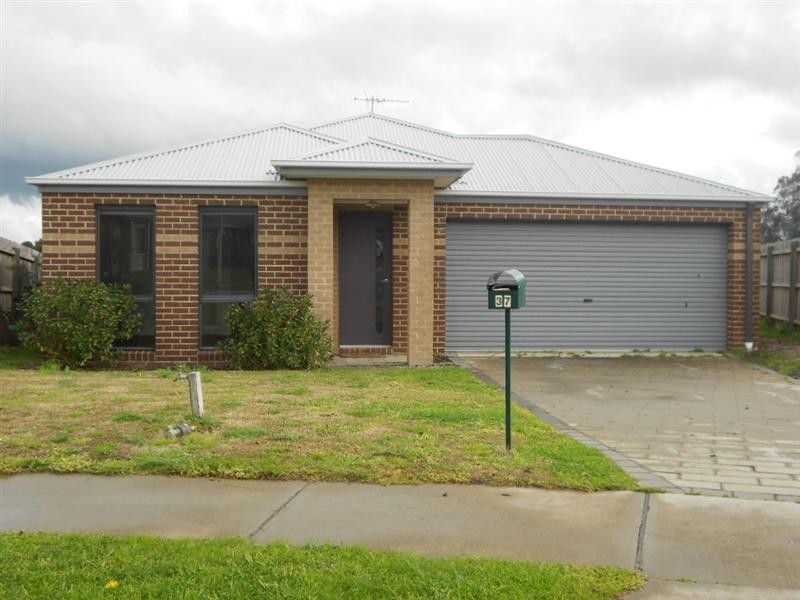 37 Springwater Drive, Drouin VIC 3818