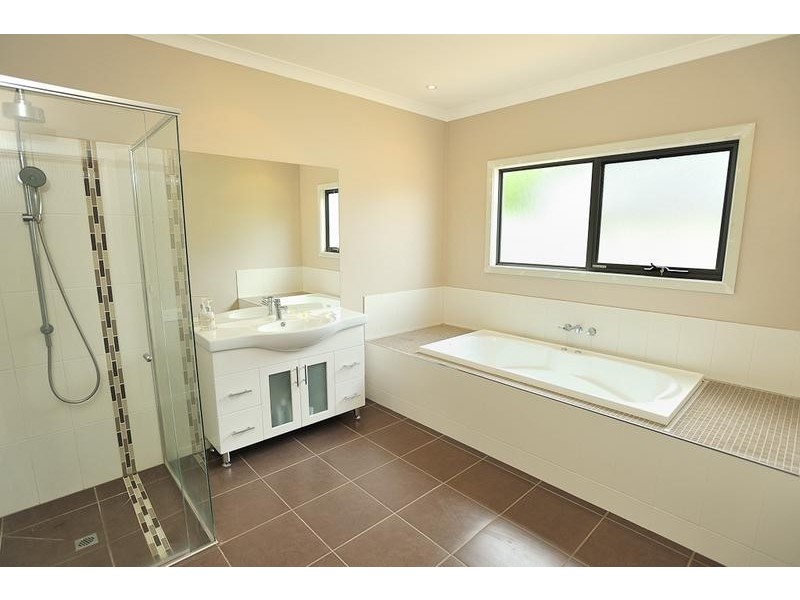 77 Follett Drive, Nyora VIC 3987