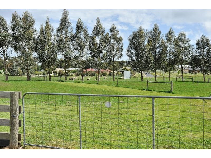 77 Follett Drive, Nyora VIC 3987