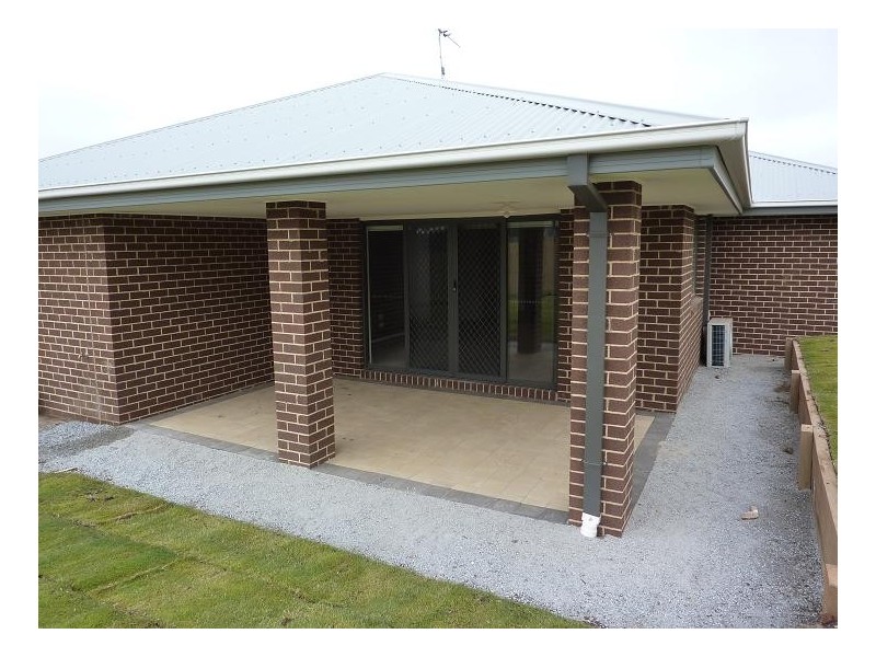 50 Springwater Drive, Drouin VIC 3818