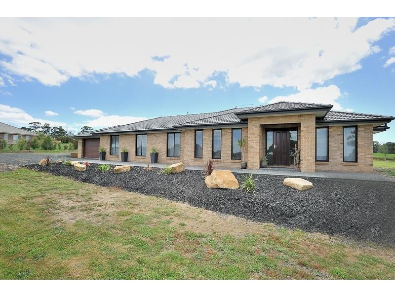 4 Oxley Court, Drouin VIC 3818