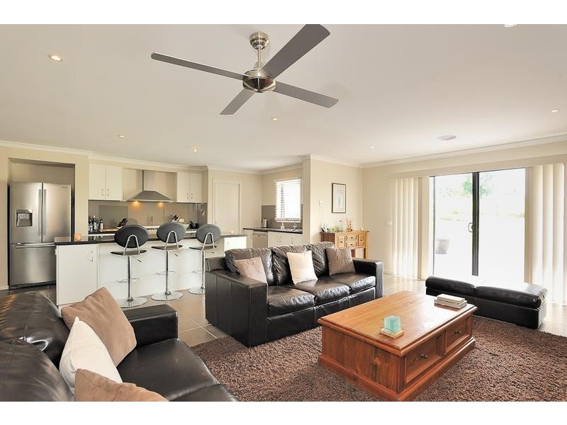 4 Oxley Court, Drouin VIC 3818