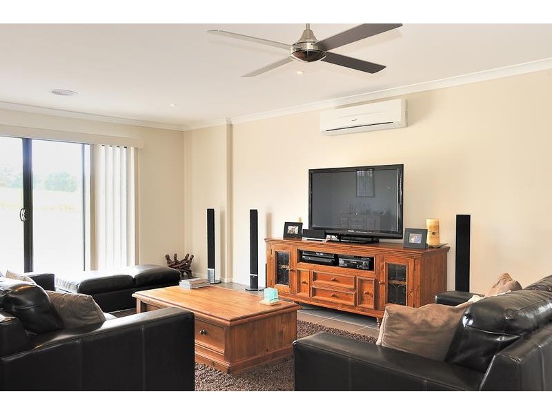 4 Oxley Court, Drouin VIC 3818