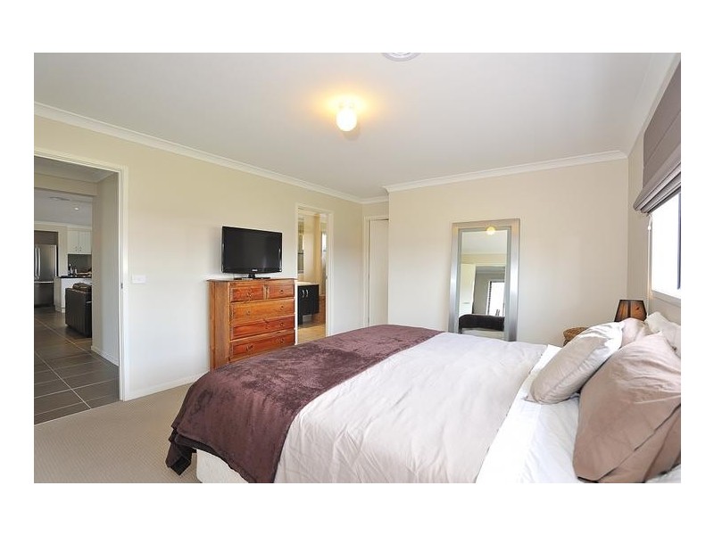 4 Oxley Court, Drouin VIC 3818