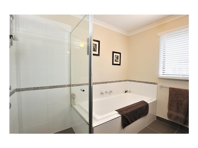 4 Oxley Court, Drouin VIC 3818