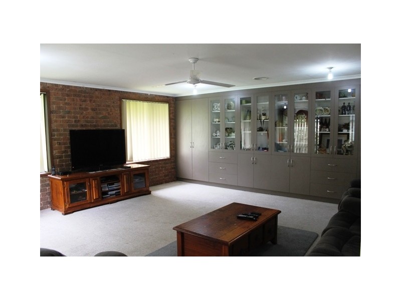 98 Lampards Road, Drouin VIC 3818
