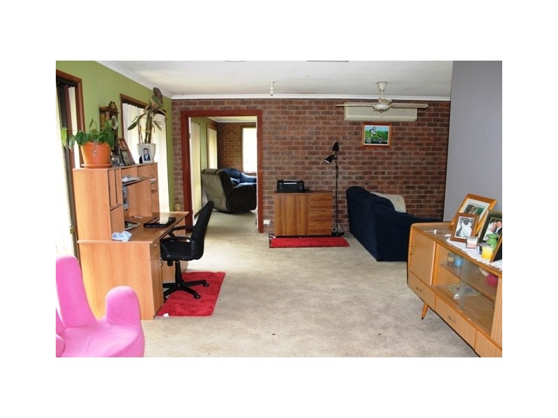 98 Lampards Road, Drouin VIC 3818