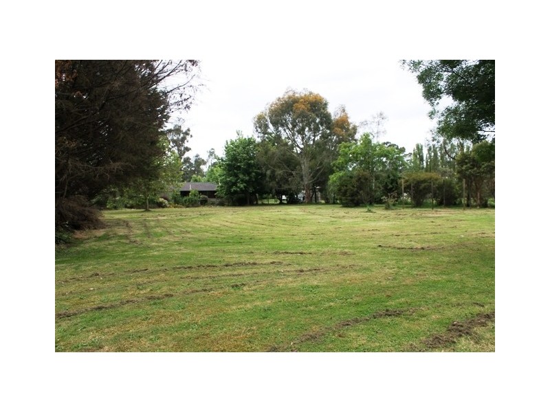 98 Lampards Road, Drouin VIC 3818
